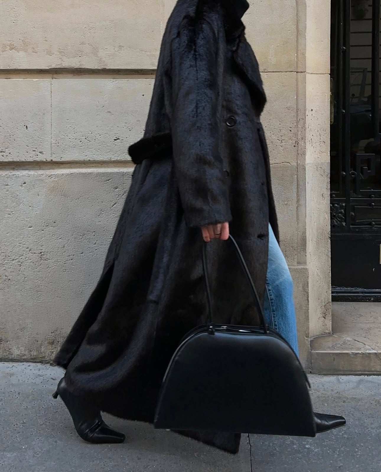 Alma Bag Tall Black Gloss