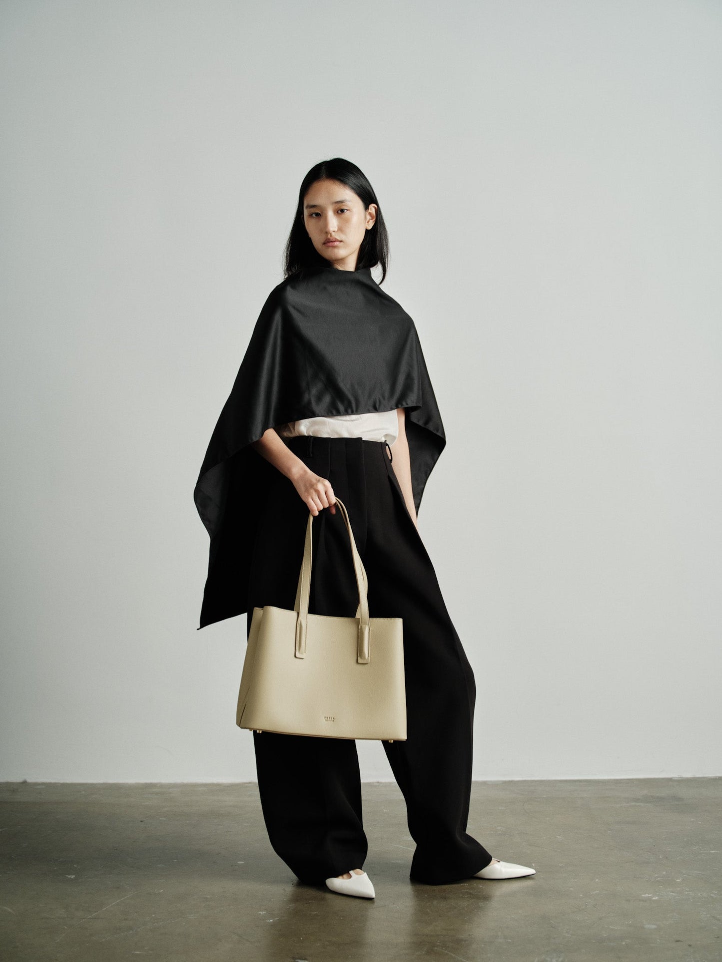 Linnea Tote Sand