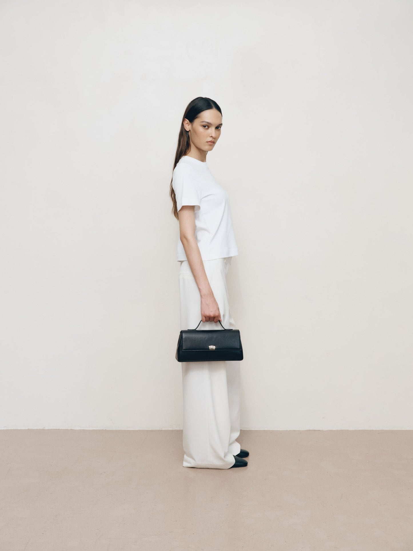 Shell Clutch Black Gloss