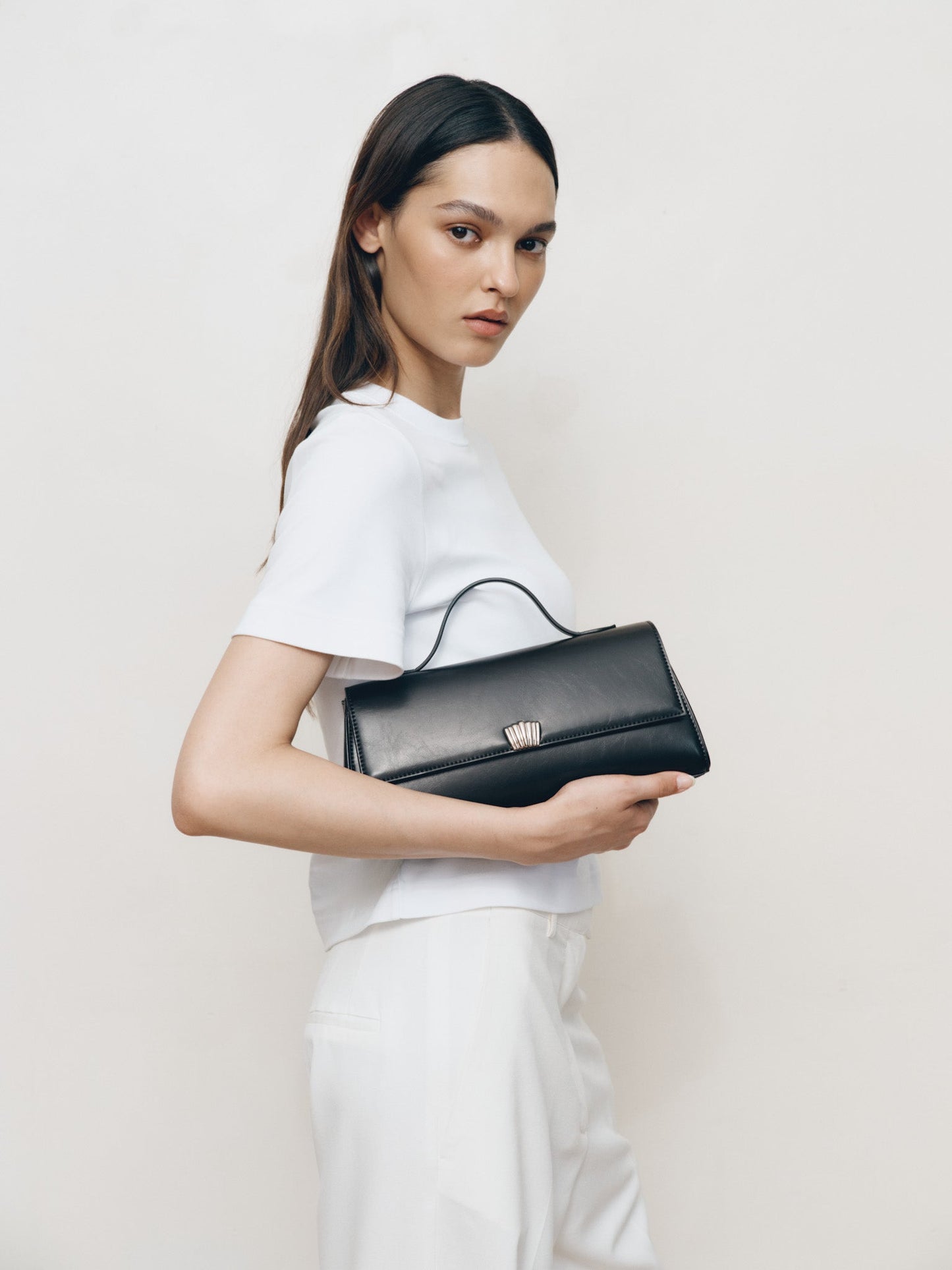 Shell Clutch Black Gloss