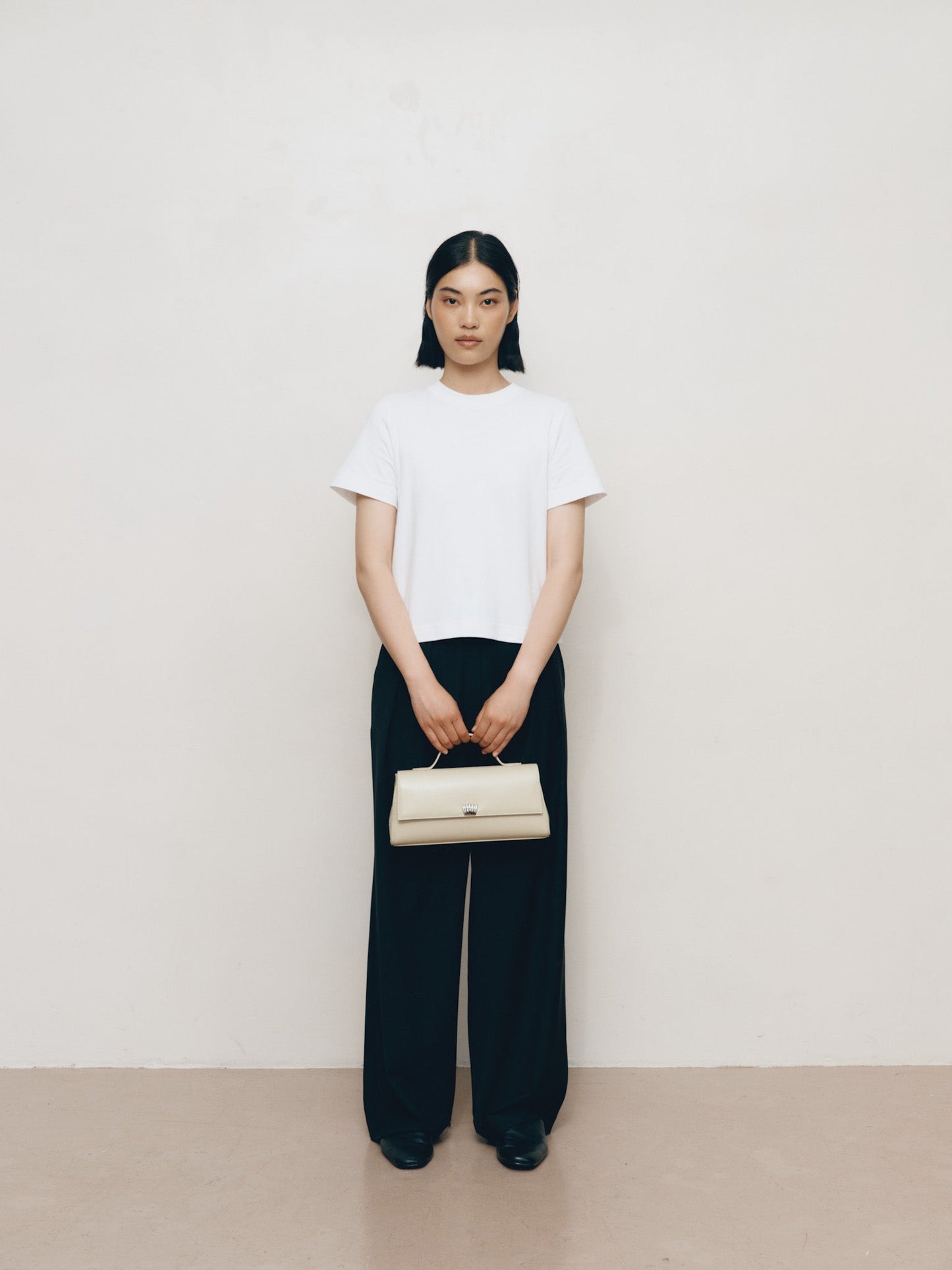 Shell Clutch Linen Gloss