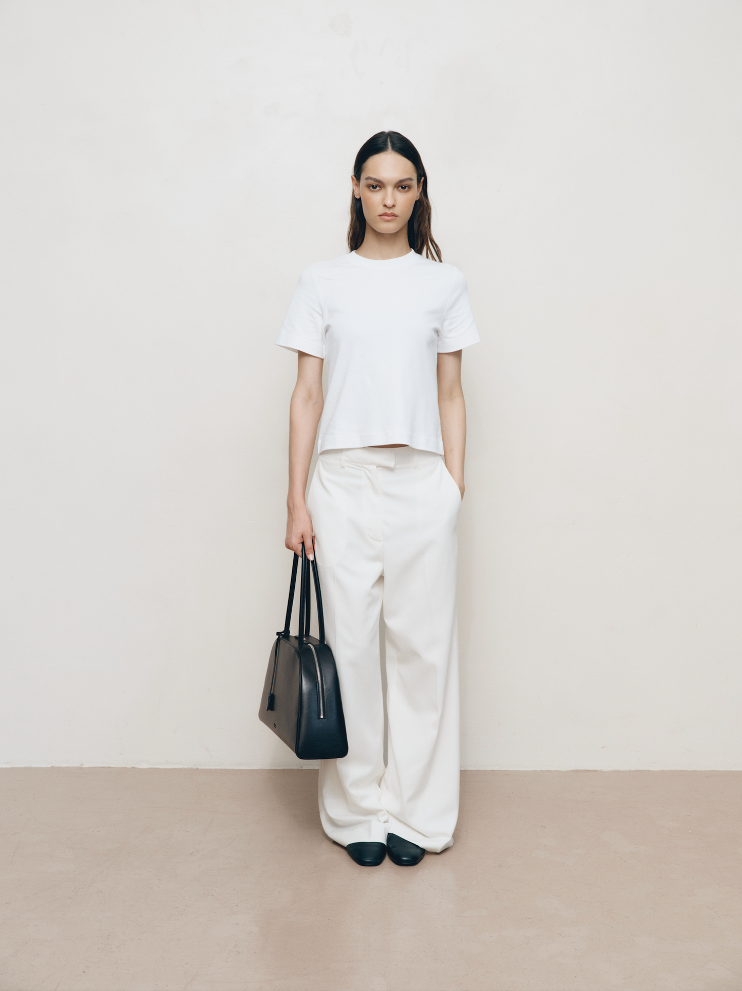 Alma Bag Tall Black Gloss