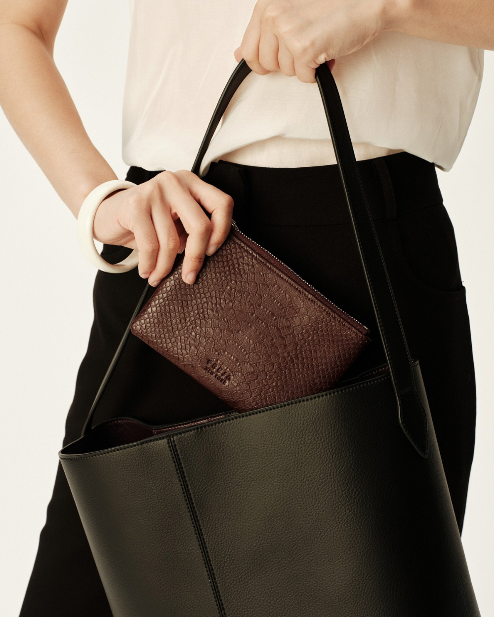 Zip Pouch 8 Berry Croc